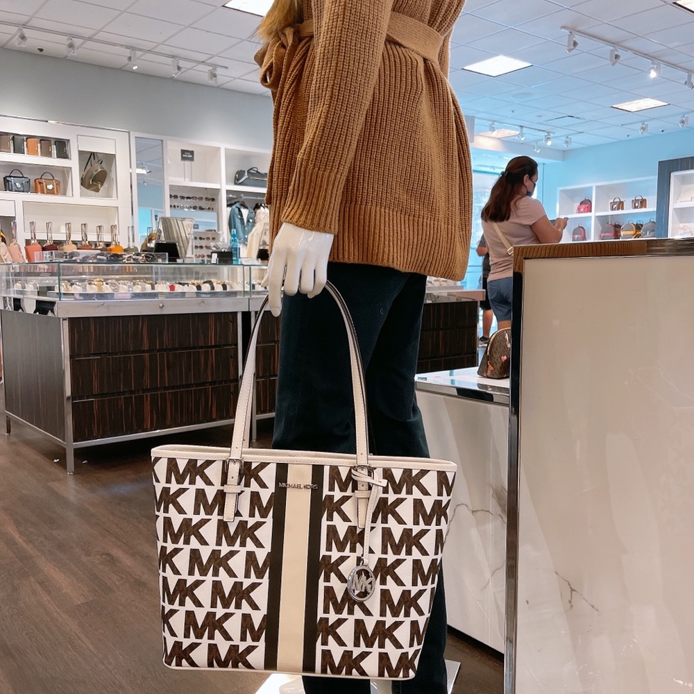 Michael Kors Medium Carryall Tote - Picture 9 of 11